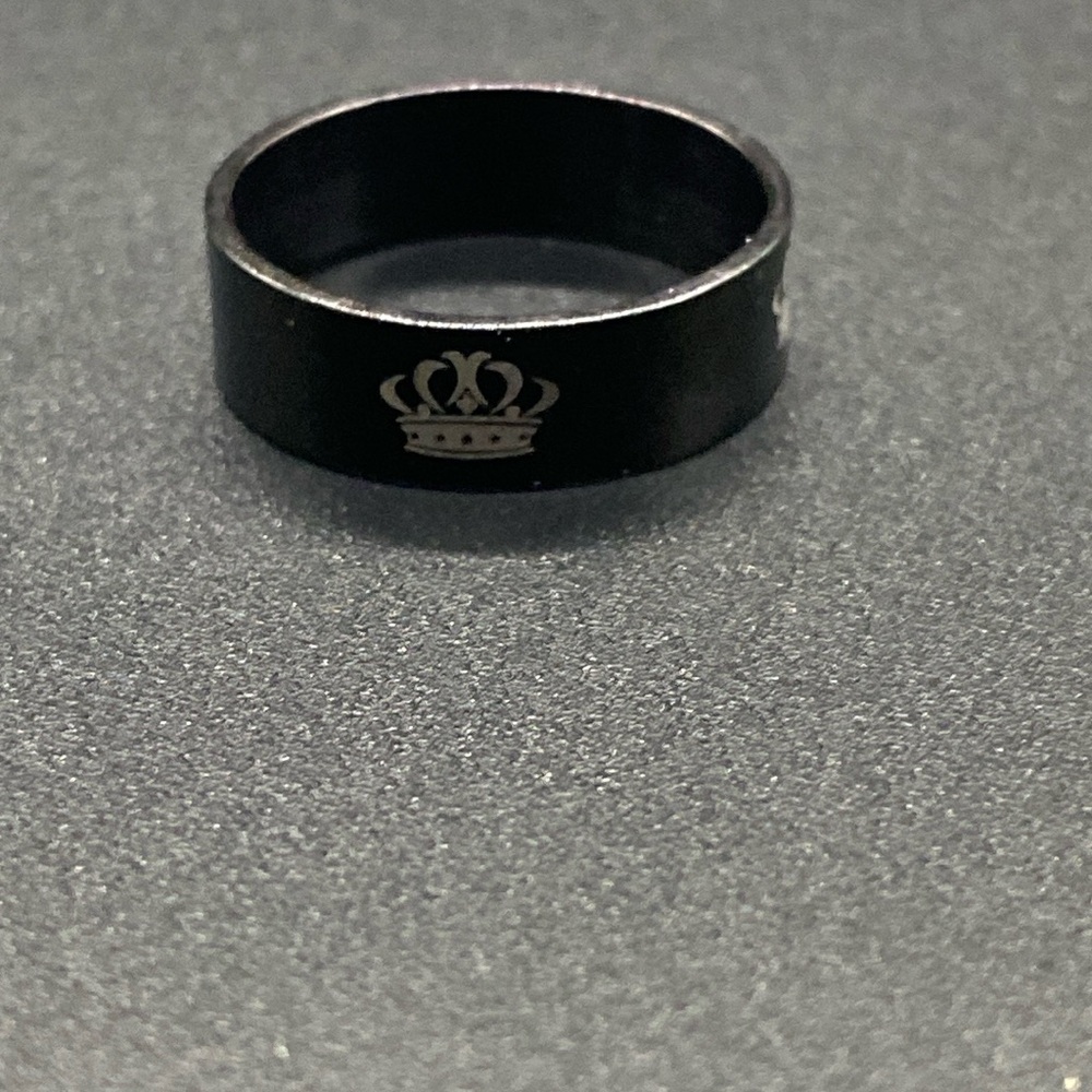 Item 197 Black With Silver Crown Ring Sz 11